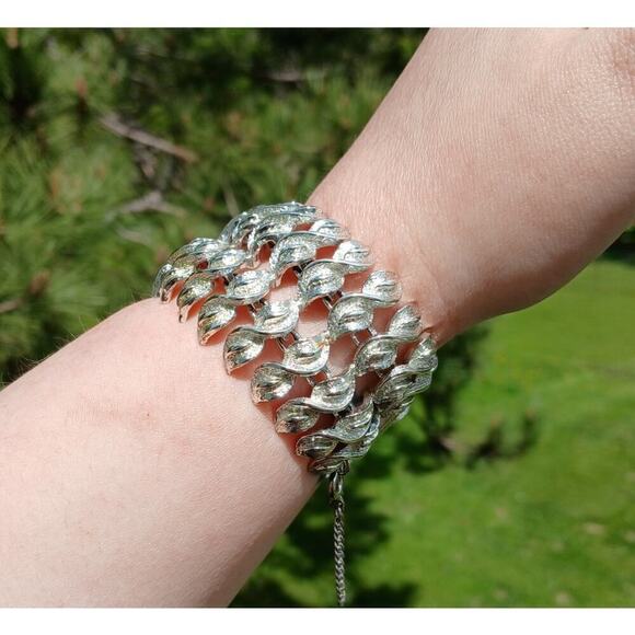 Vintage Coro Pegasus Silver-Tone Bracelet 7 1/4" Inches - Picture 4 of 7